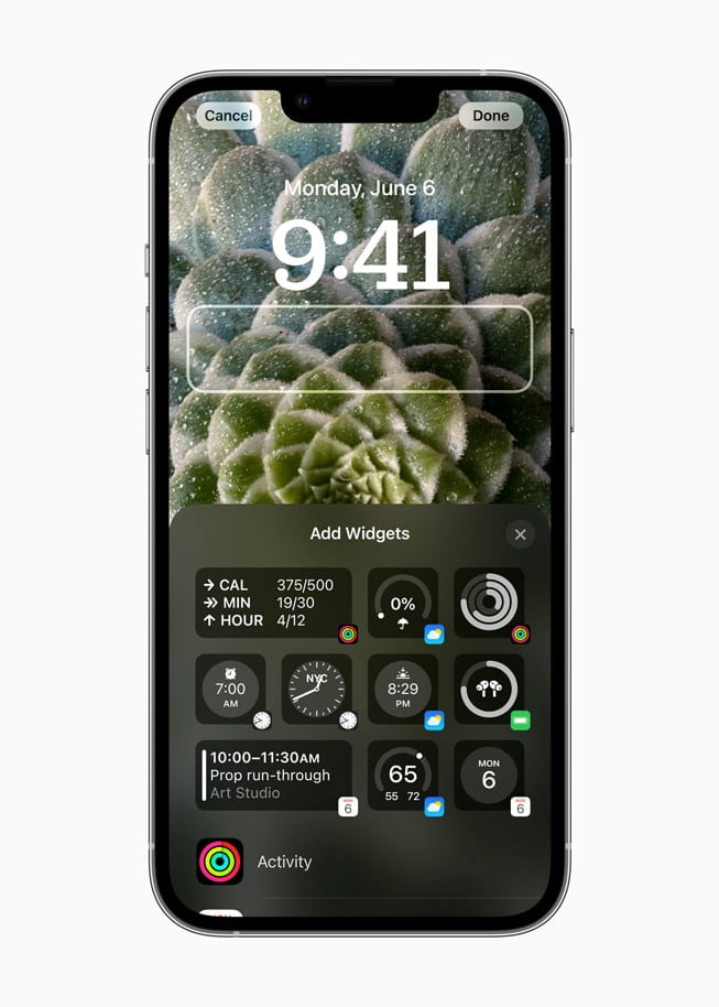iPhone lock screen customization